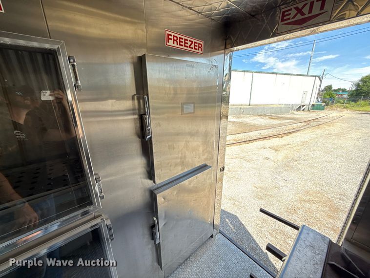 image for item ET6371 2002 Freightliner MT45 Chassis food truck