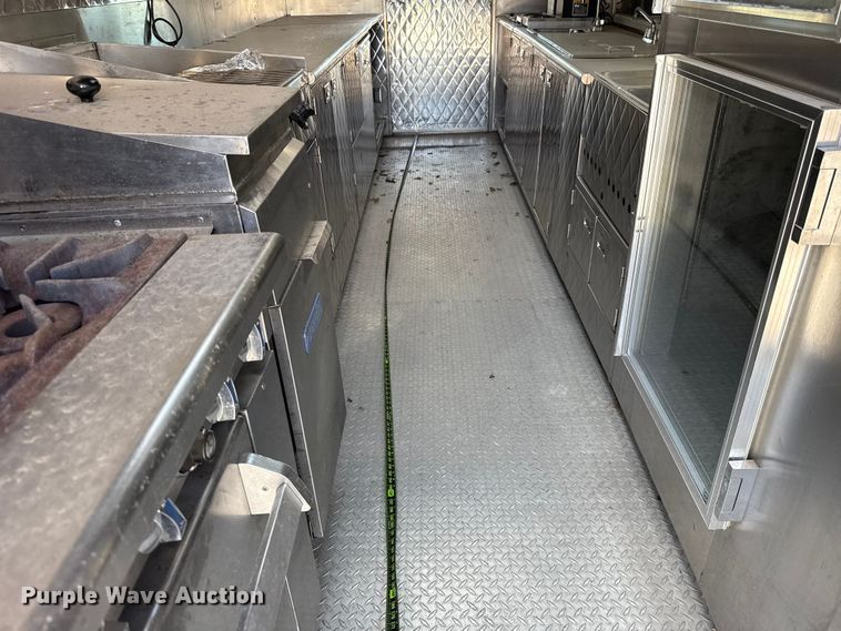 image for item ET6371 2002 Freightliner MT45 Chassis food truck