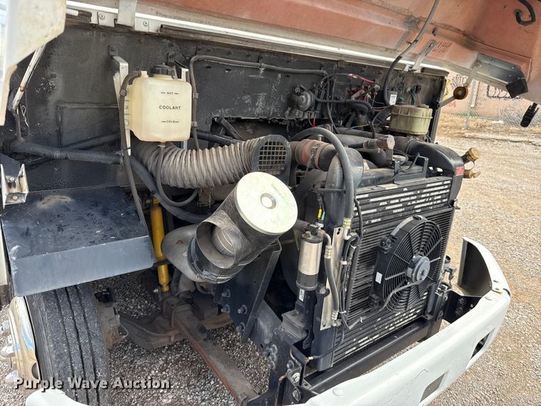 image for item ET6371 2002 Freightliner MT45 Chassis food truck