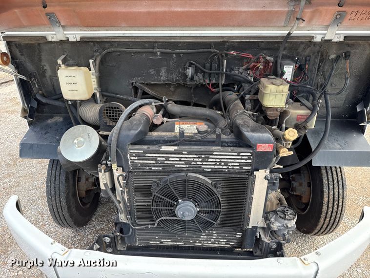 image for item ET6371 2002 Freightliner MT45 Chassis food truck