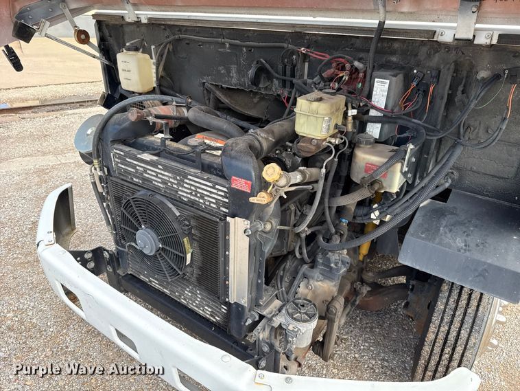 image for item ET6371 2002 Freightliner MT45 Chassis food truck