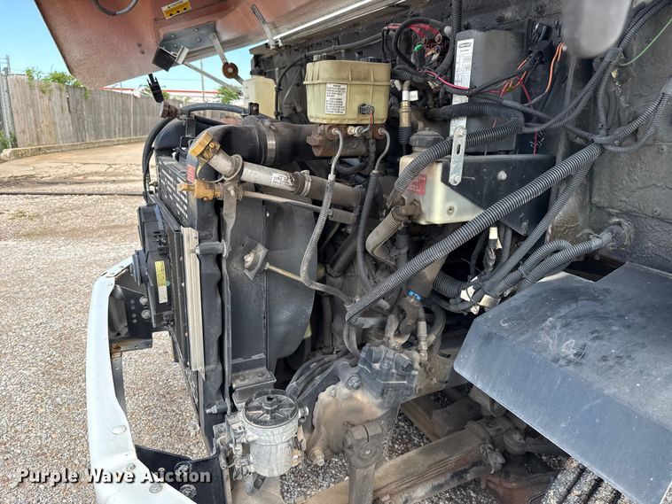 image for item ET6371 2002 Freightliner MT45 Chassis food truck