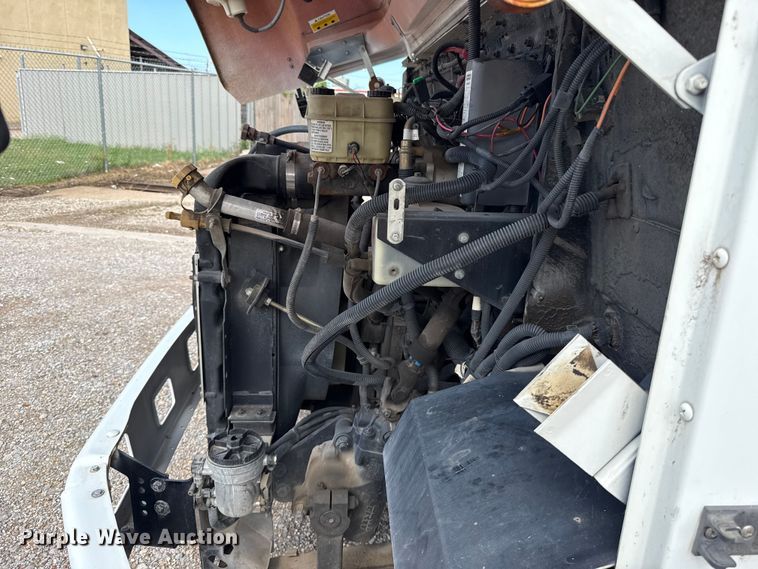image for item ET6371 2002 Freightliner MT45 Chassis food truck