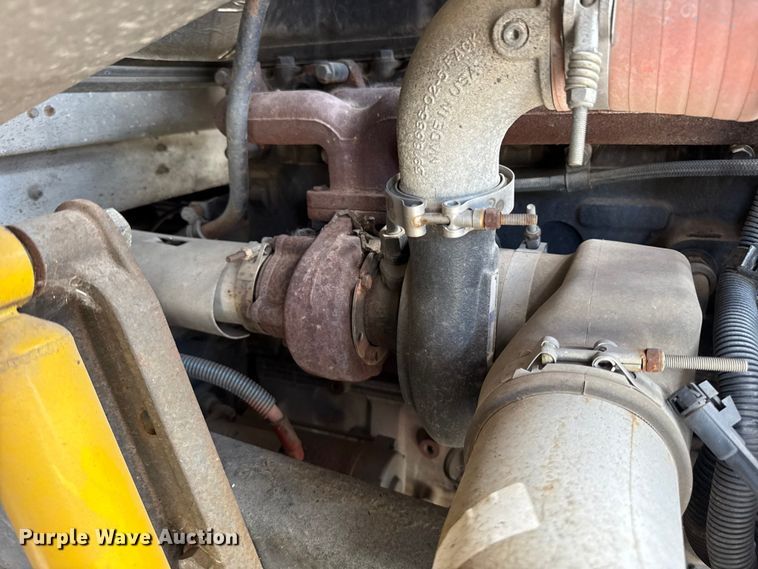 image for item ET6371 2002 Freightliner MT45 Chassis food truck