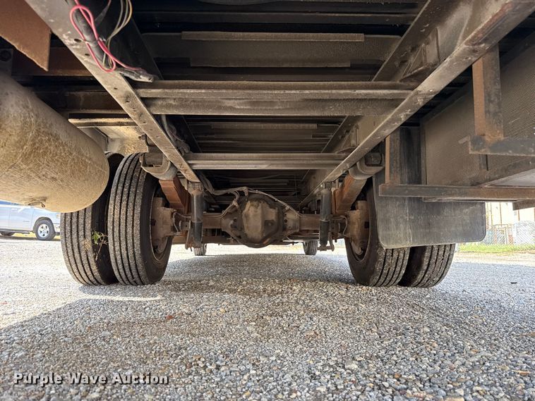 image for item ET6371 2002 Freightliner MT45 Chassis food truck