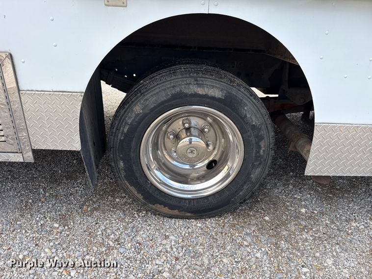 image for item ET6371 2002 Freightliner MT45 Chassis food truck
