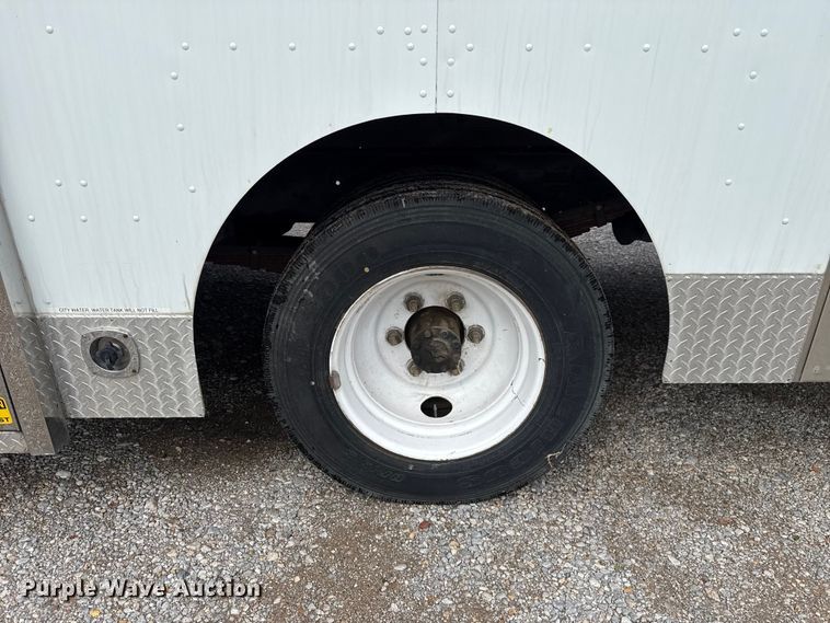 image for item ET6371 2002 Freightliner MT45 Chassis food truck