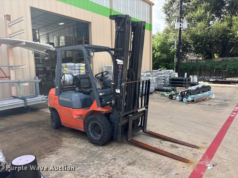 image for item EU0749 2004 Toyota 7FGU25 forklift