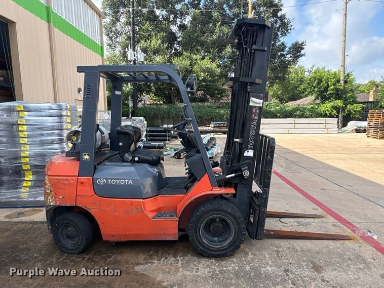 image for item EU0749 2004 Toyota 7FGU25 forklift