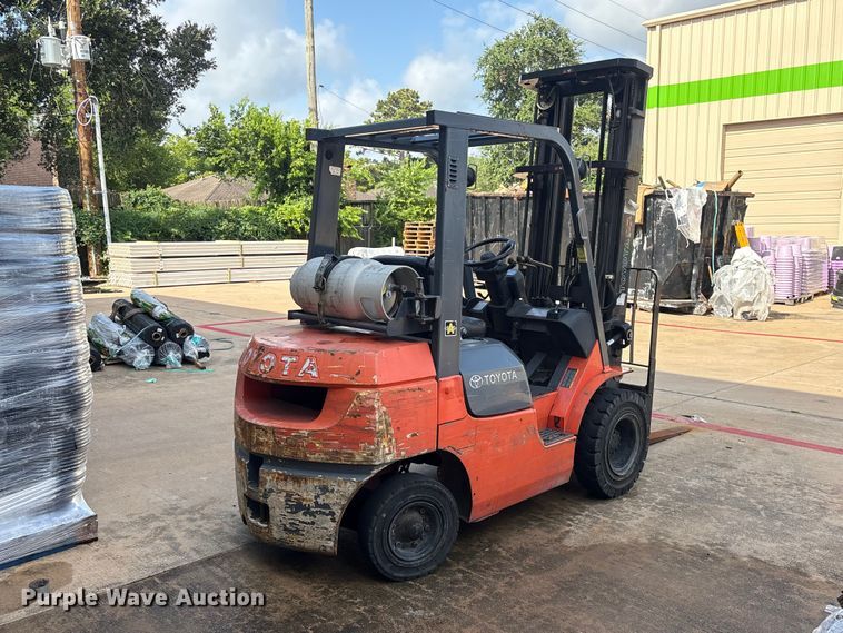image for item EU0749 2004 Toyota 7FGU25 forklift