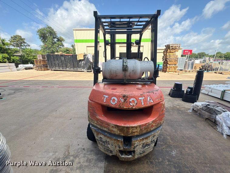 image for item EU0749 2004 Toyota 7FGU25 forklift
