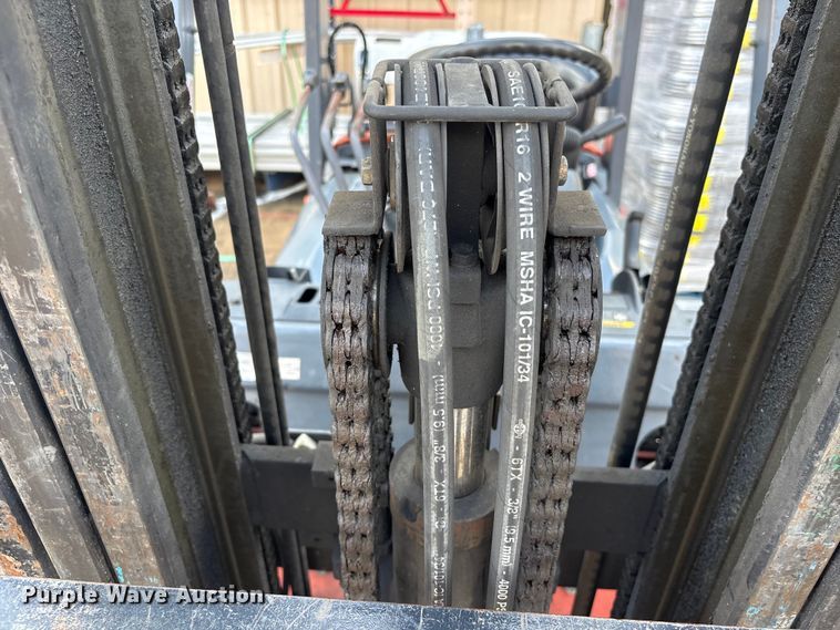 image for item EU0749 2004 Toyota 7FGU25 forklift