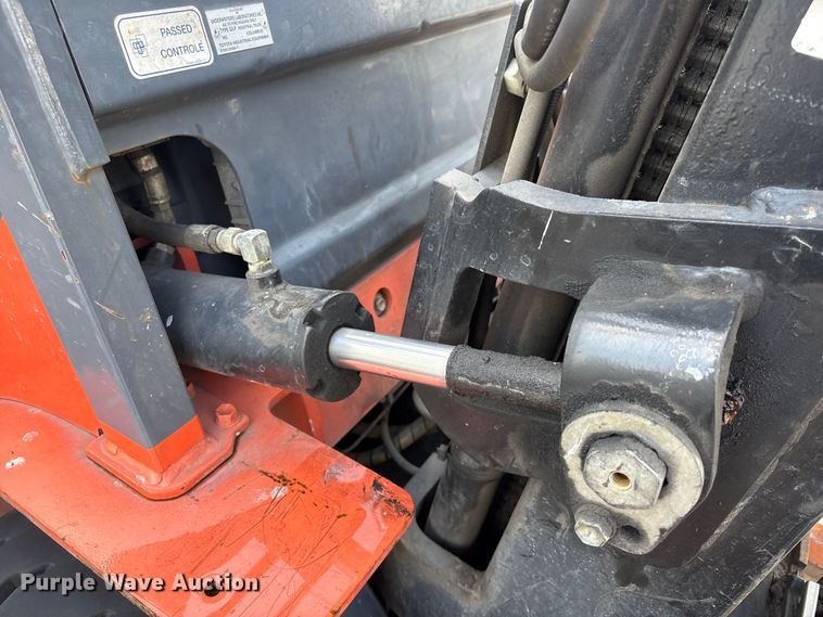 image for item EU0749 2004 Toyota 7FGU25 forklift