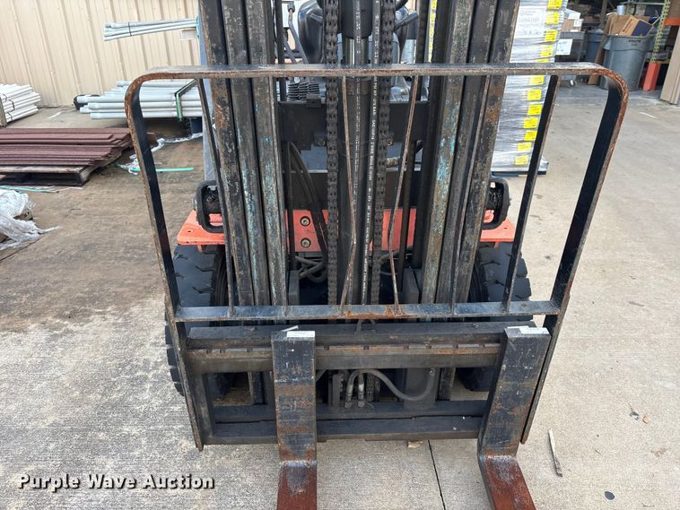 image for item EU0749 2004 Toyota 7FGU25 forklift