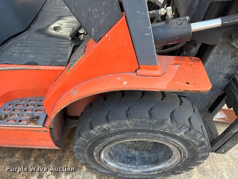 image for item EU0749 2004 Toyota 7FGU25 forklift