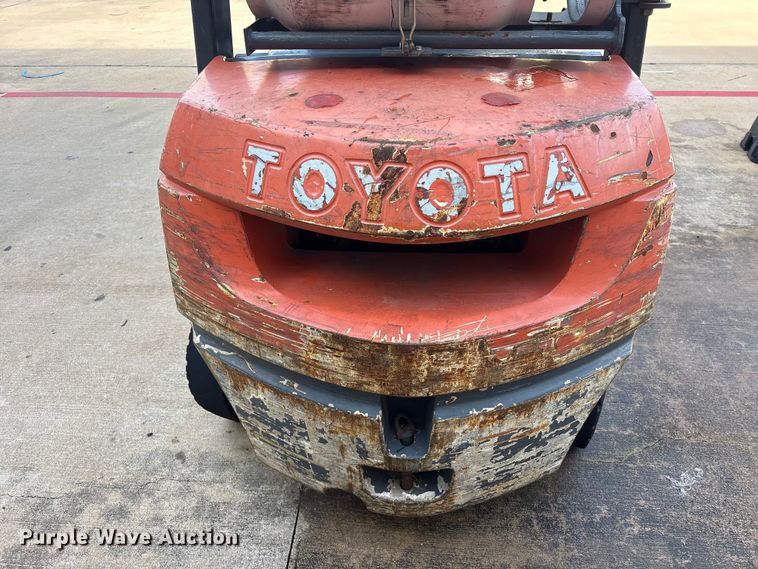 image for item EU0749 2004 Toyota 7FGU25 forklift