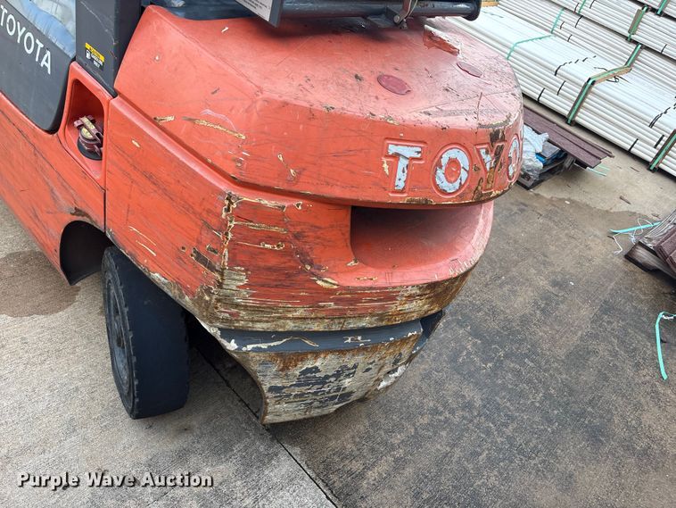 image for item EU0749 2004 Toyota 7FGU25 forklift