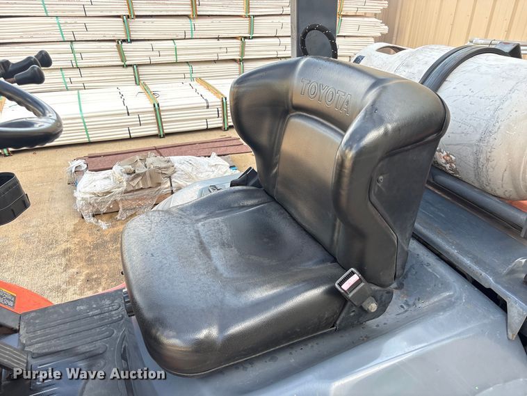 image for item EU0749 2004 Toyota 7FGU25 forklift