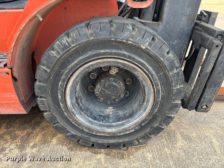 image for item EU0749 2004 Toyota 7FGU25 forklift