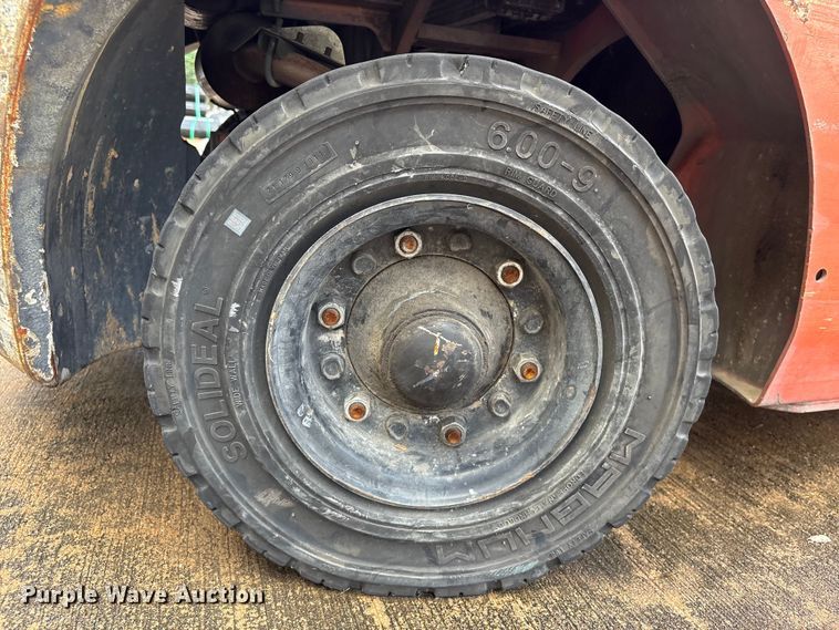 image for item EU0749 2004 Toyota 7FGU25 forklift