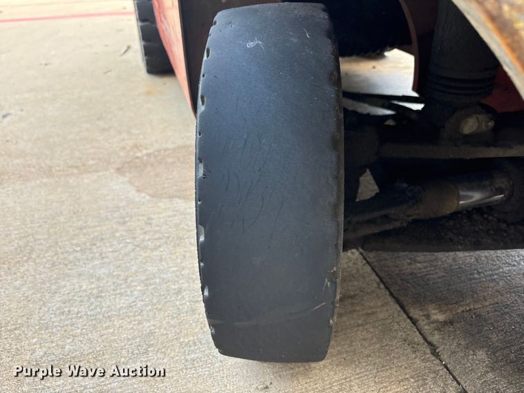 image for item EU0749 2004 Toyota 7FGU25 forklift