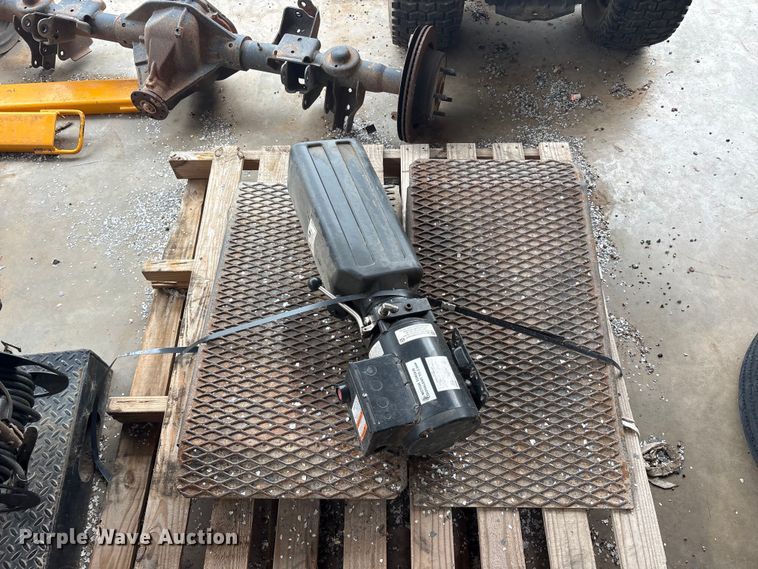 image for item EU5783 Gemini auto lifts four post automotive lift