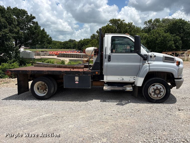 image for item EU5788 2007 Chevrolet C4 flatbed truck