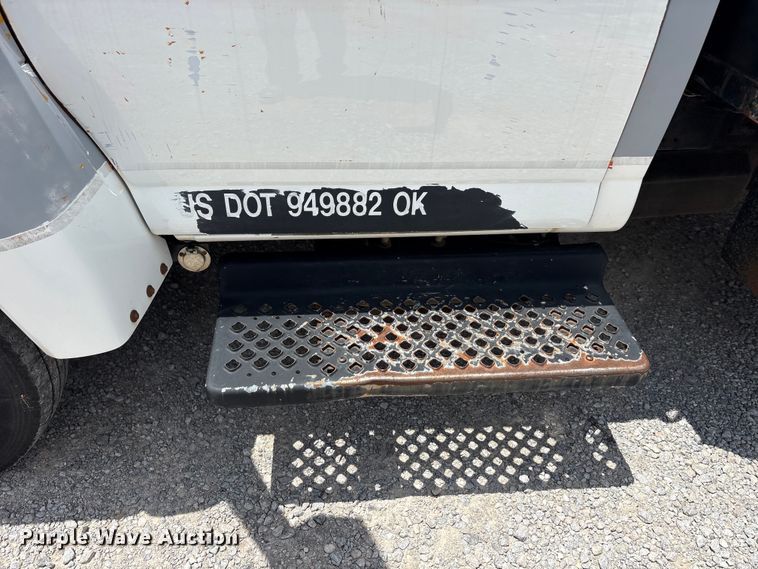 image for item EU5788 2007 Chevrolet C4 flatbed truck