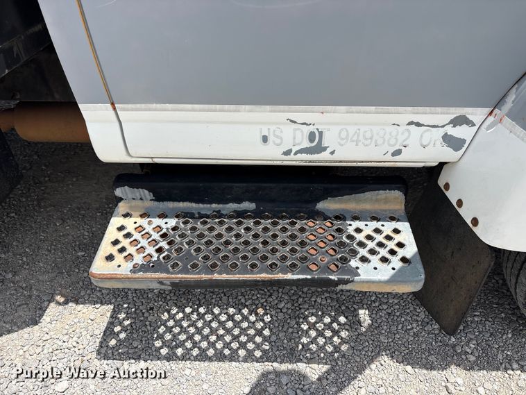 image for item EU5788 2007 Chevrolet C4 flatbed truck