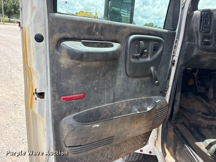 image for item EU5788 2007 Chevrolet C4 flatbed truck