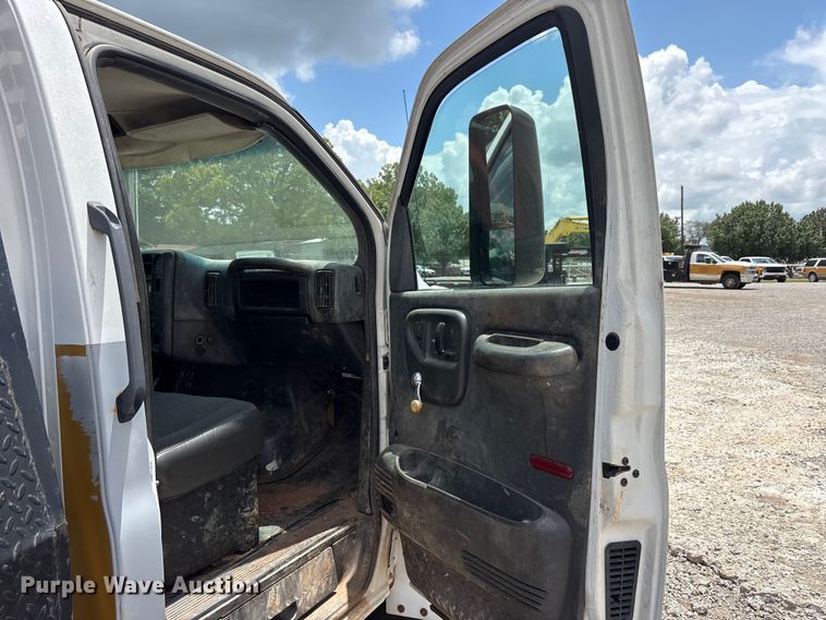image for item EU5788 2007 Chevrolet C4 flatbed truck
