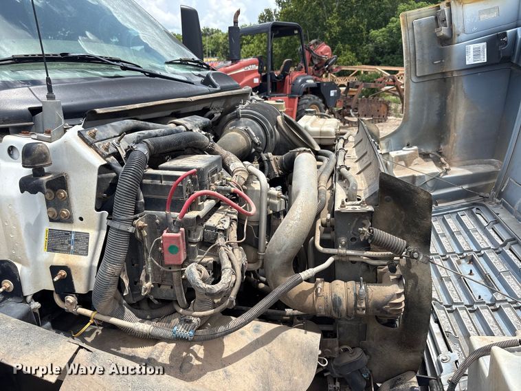 image for item EU5788 2007 Chevrolet C4 flatbed truck