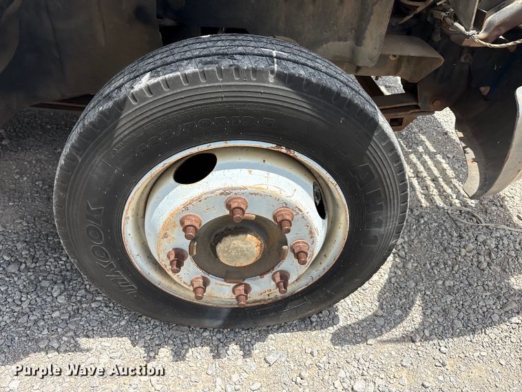 image for item EU5788 2007 Chevrolet C4 flatbed truck