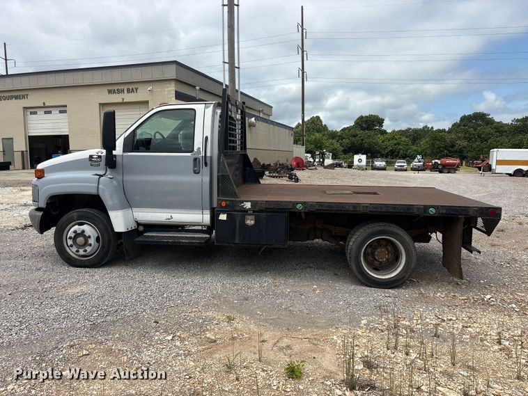 image for item EU5789 2007 Chevrolet C4 flatbed truck