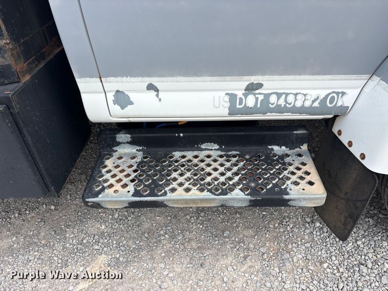 image for item EU5789 2007 Chevrolet C4 flatbed truck