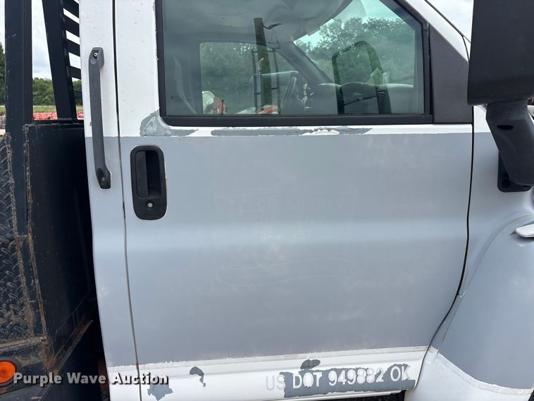 image for item EU5789 2007 Chevrolet C4 flatbed truck