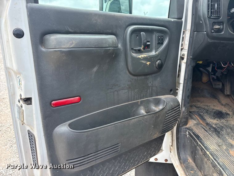 image for item EU5789 2007 Chevrolet C4 flatbed truck