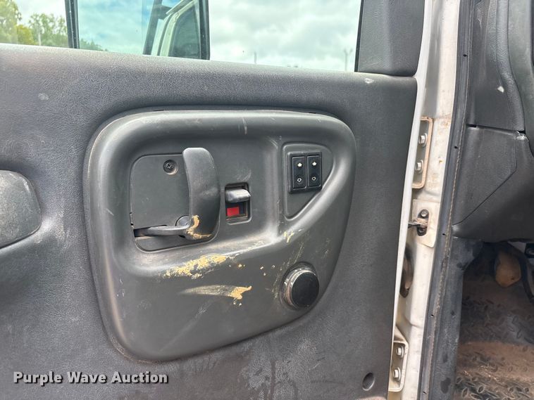image for item EU5789 2007 Chevrolet C4 flatbed truck