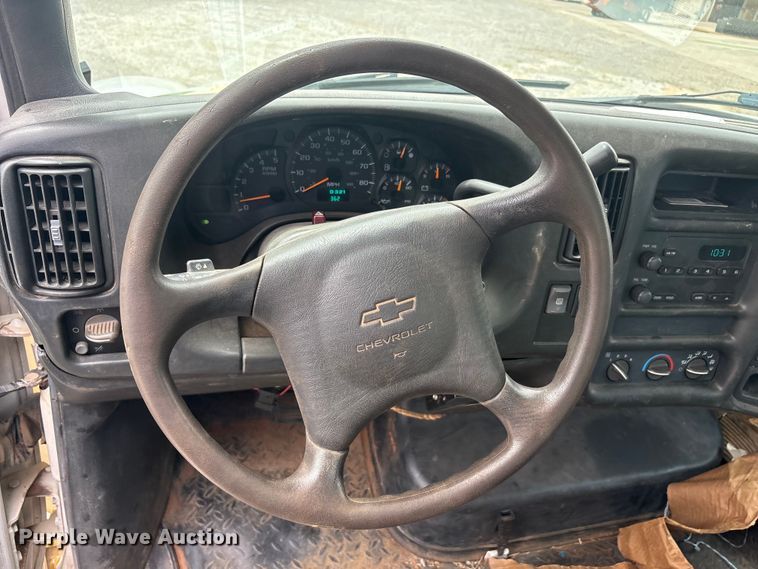 image for item EU5789 2007 Chevrolet C4 flatbed truck