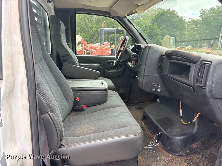 image for item EU5789 2007 Chevrolet C4 flatbed truck