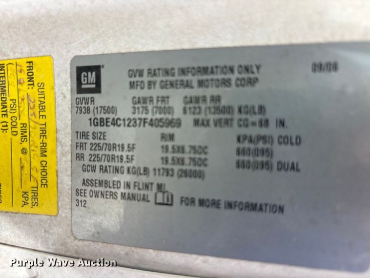 image for item EU5789 2007 Chevrolet C4 flatbed truck