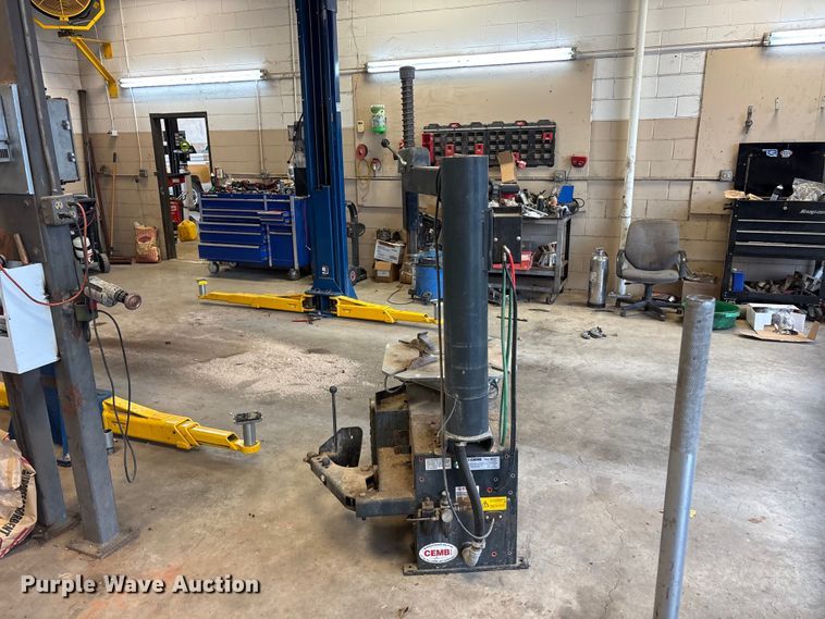image for item EU5793 Cemb SM915ATI tire machine