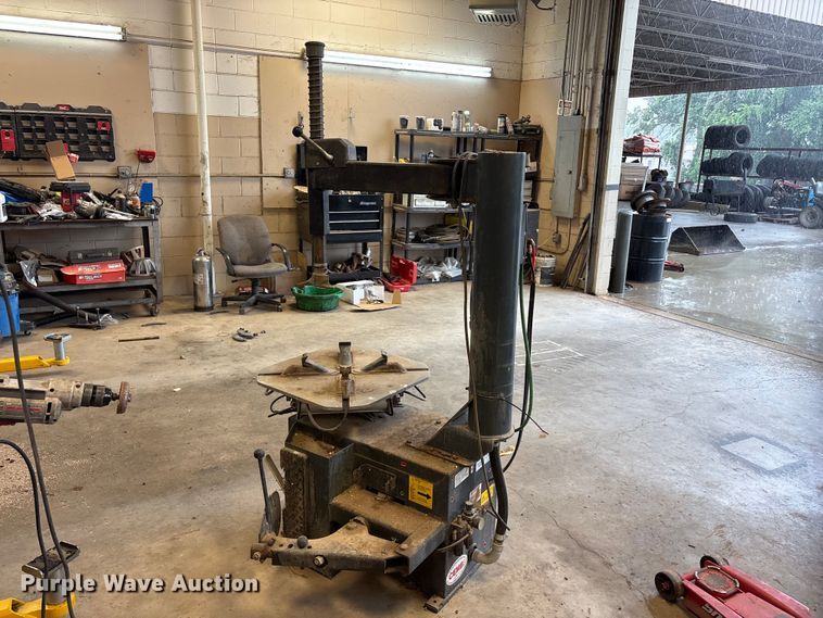 image for item EU5793 Cemb SM915ATI tire machine