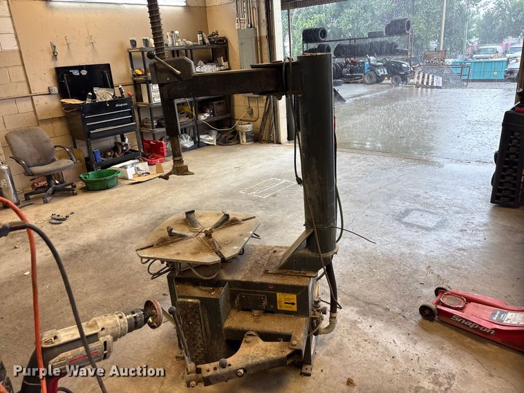 image for item EU5793 Cemb SM915ATI tire machine