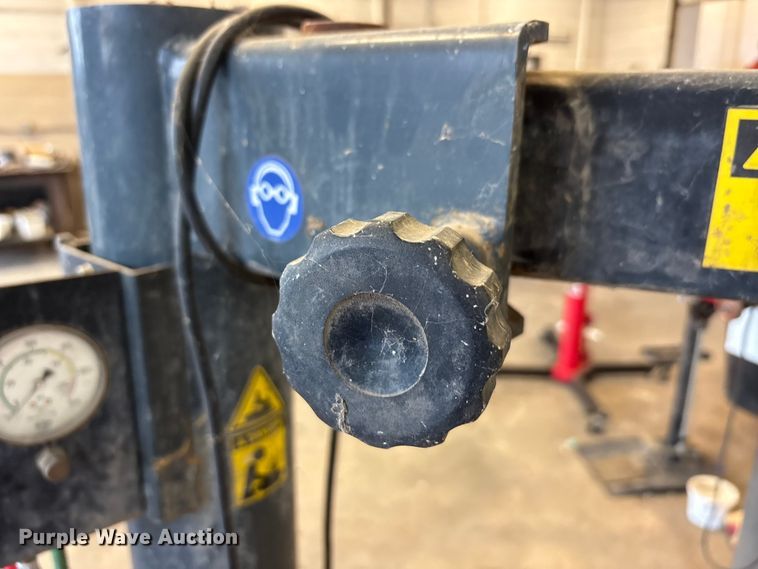 image for item EU5793 Cemb SM915ATI tire machine