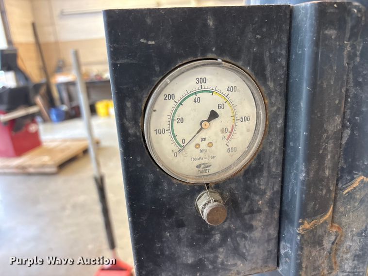 image for item EU5793 Cemb SM915ATI tire machine