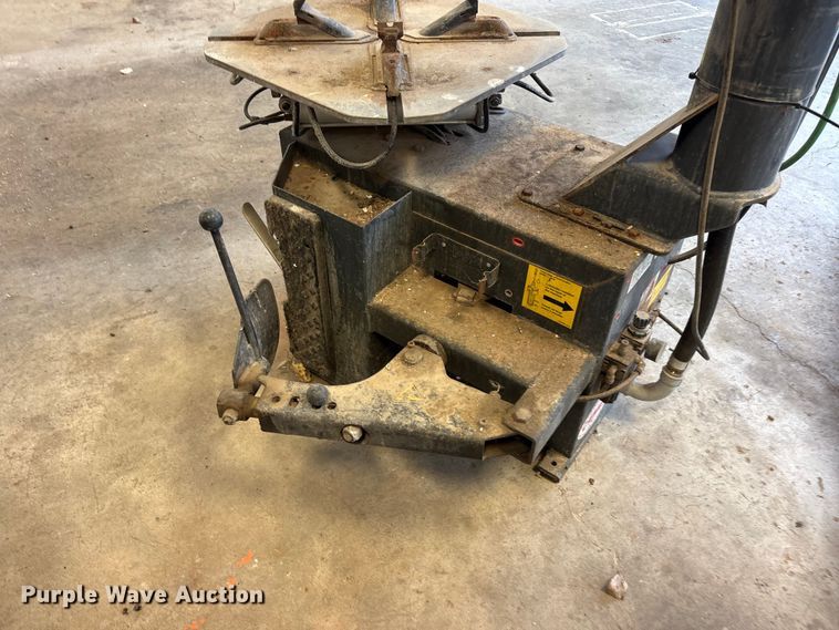 image for item EU5793 Cemb SM915ATI tire machine