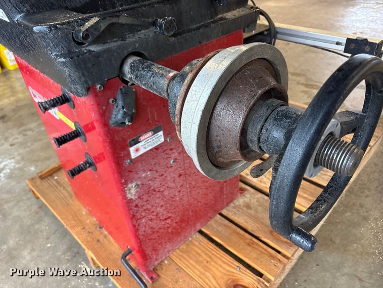 image for item EU5794 CEMB C80-30 tire balancing machine 