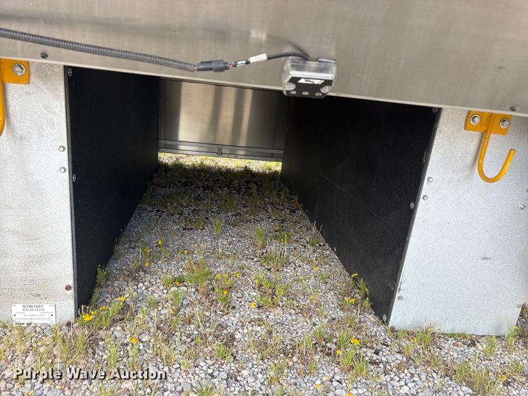 image for item EU5795 Are D376-23 pickup truck topper