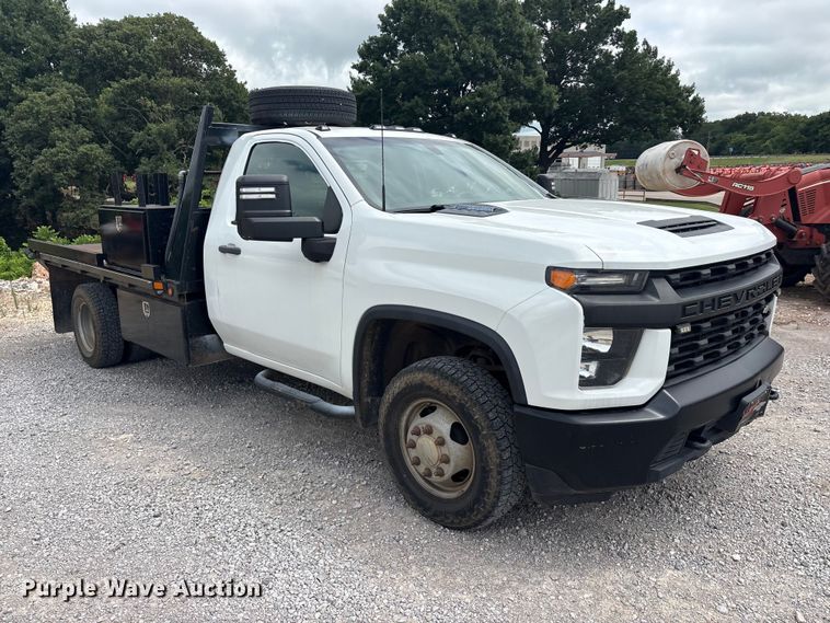 image for item EU5806 2020 Chevrolet Silverado 3500HD flatbed pickup truck